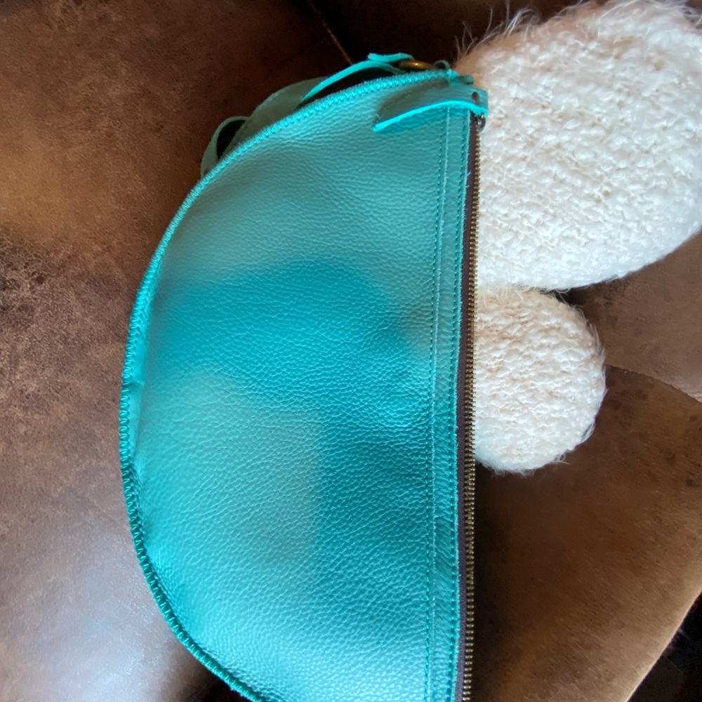 Lyons Leather Turquoise green crossbody. Queen Bee.